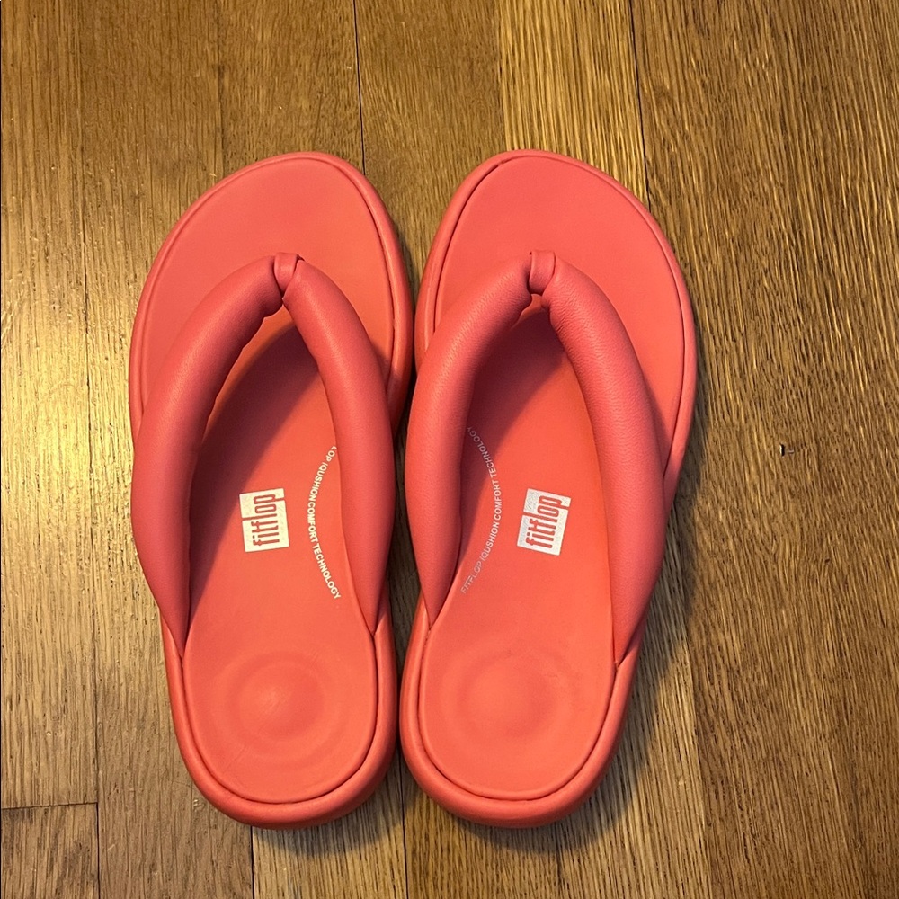 Fitflop Women’s Coral-Pink Padded Thong Sandals